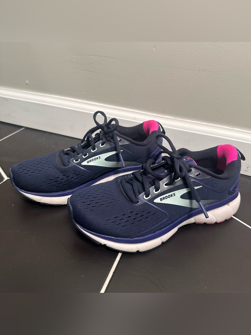 Brooks Women's Navy Running Shoes with Pink Accents Transmit 3